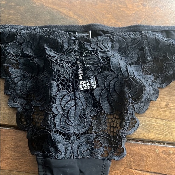 Adore Me Black Lace Set - Picture 3 of 6